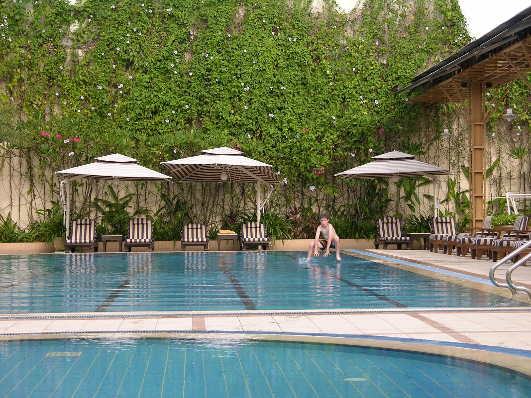 Singapore 01 02 Holiday Inn Pool